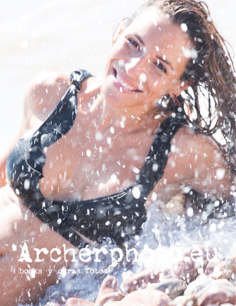 Laura, 2019 (1) in the beach. Retrato de Archerphoto, fotografos Valencia.