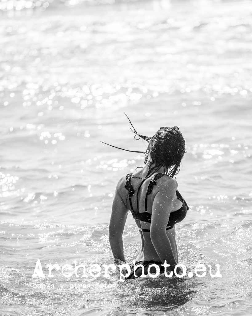 Laura, 2019 (2), foto en la playa por Archerphoto fotografo
