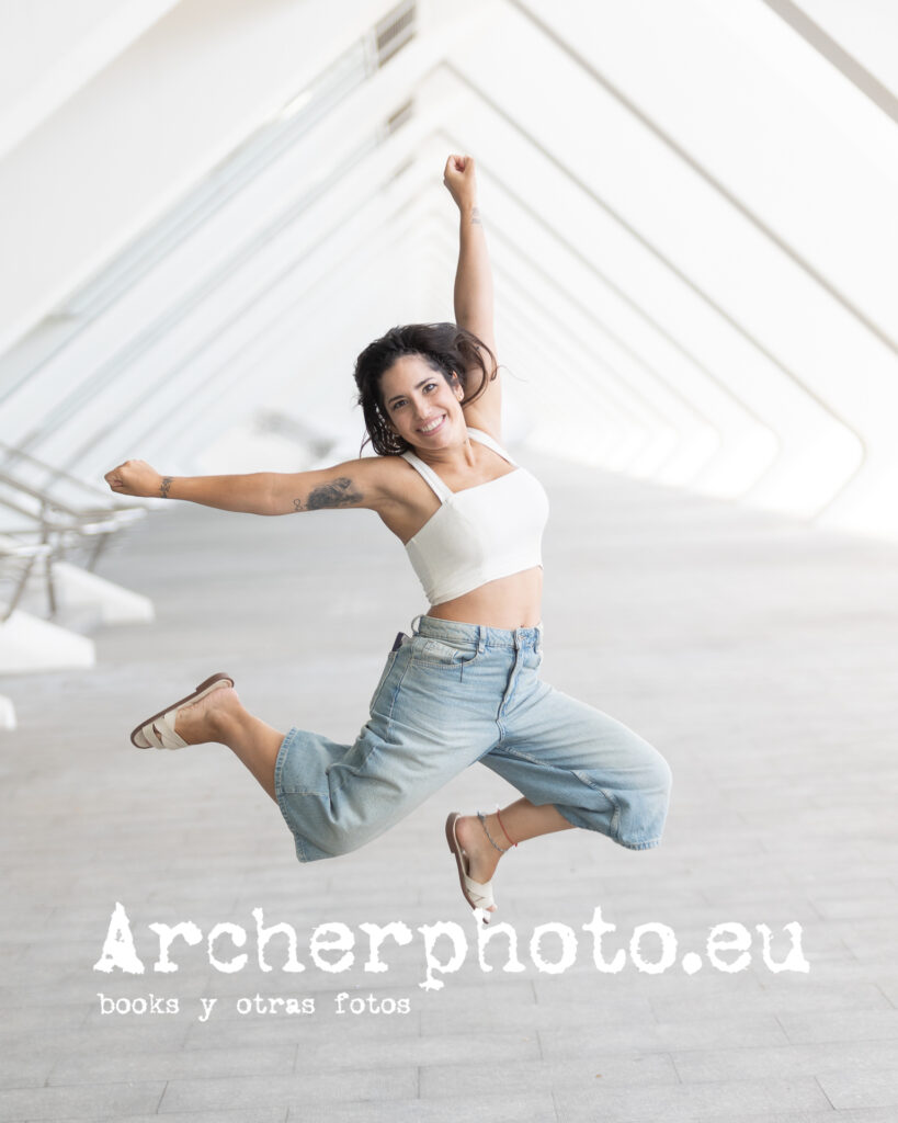 Sara Alarcón, 2024 (3). Saltando en la Ciudad de las Ciencias, fotografía Archerphoto