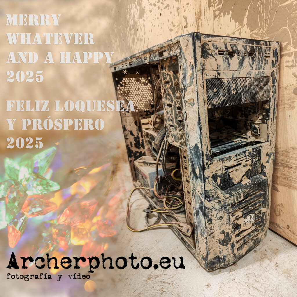 Merry Whatever - Feliz Loquesea
2025