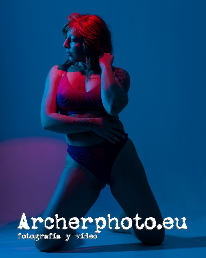 Ce'Nedra, 2023 (7). Rojo y azul en estudio, por Archerphoto, fotógrafo profesional en València.
