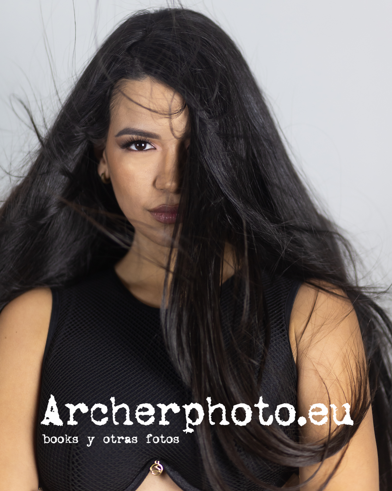 Salomé, November 2023 (7): Look at that hair