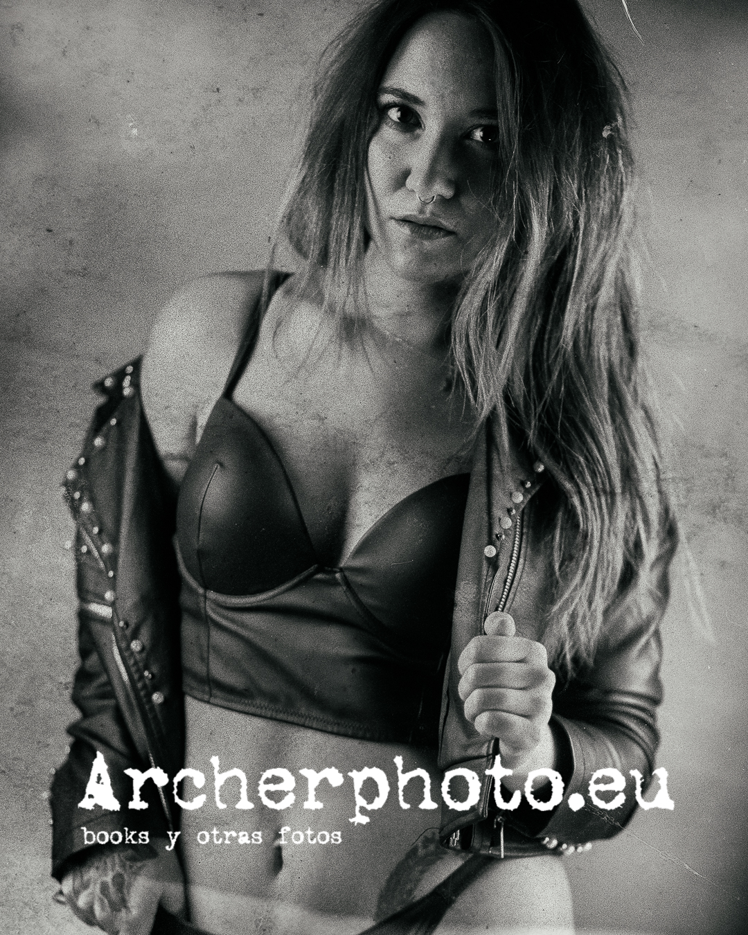 Ainoha, 2022 (6), dark portrait