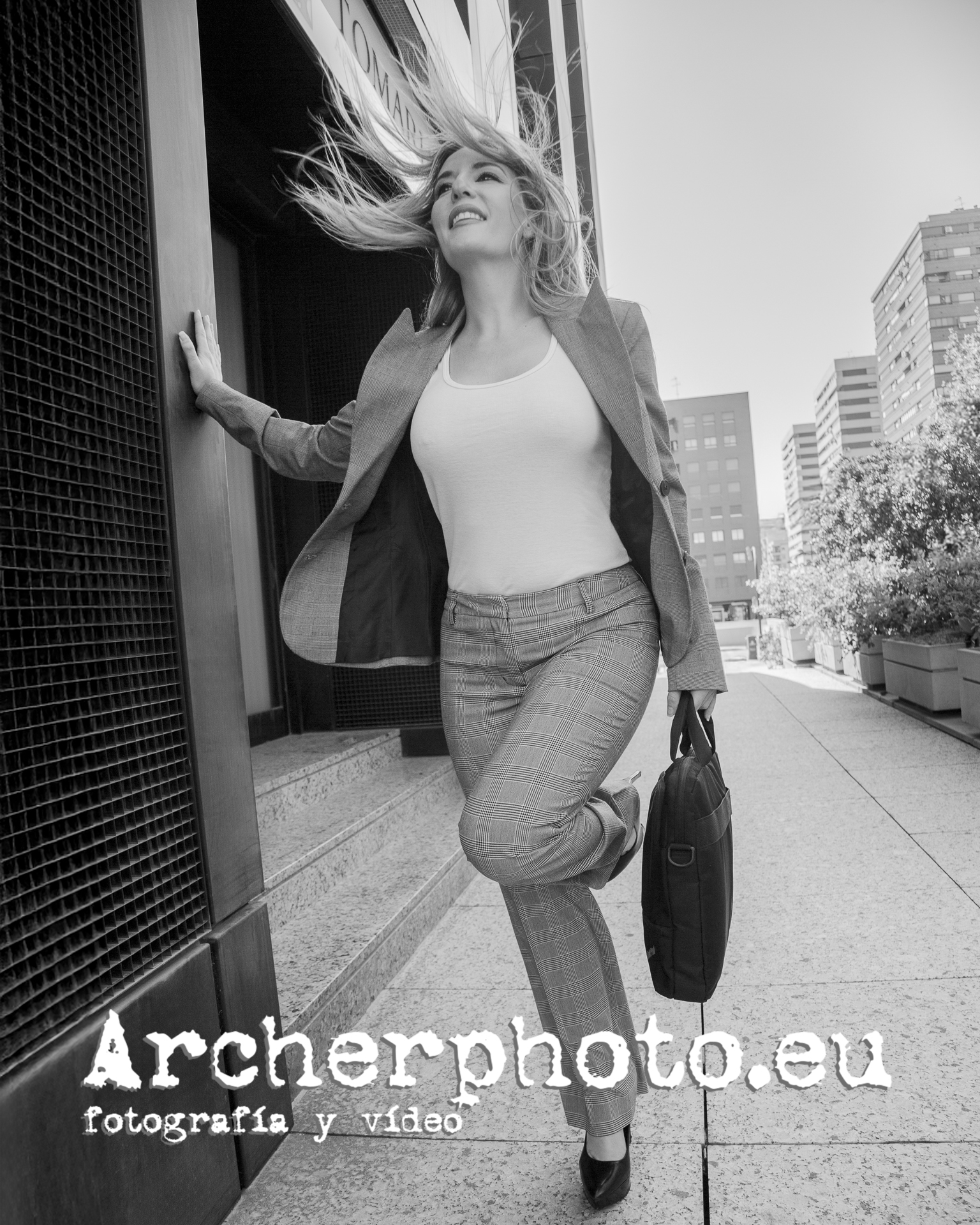 María Roca, 2016 (4), suit, by Archerphoto, photographer in Valencia