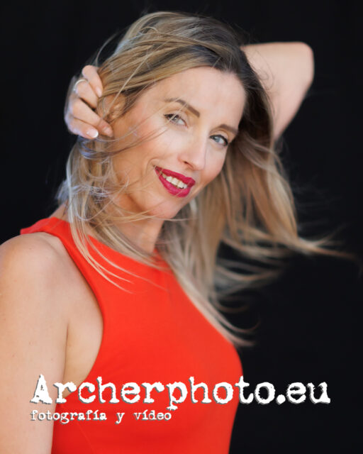Cinthya, Autumn 2025 (1) red dress and wind, photographer in Spain