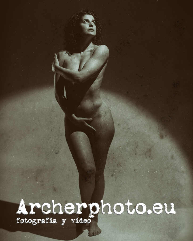 Laura, April 2022 (11), piel y luz