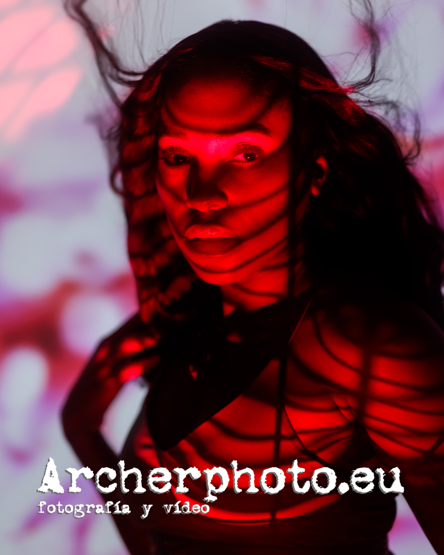 Jerniefit, 2025 (5). Luces rojas, imagen de Archerphoto, fotógrafo profesional en València