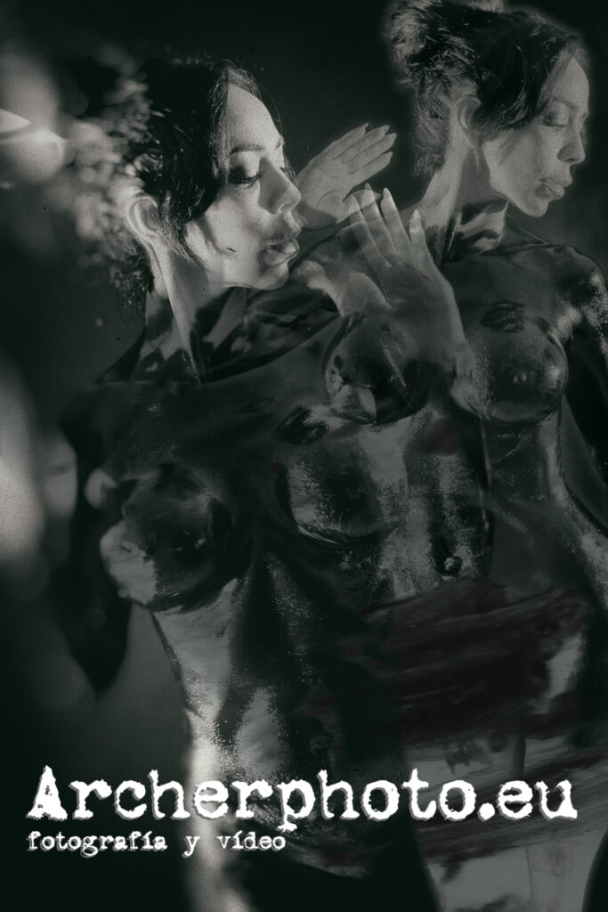 Delfina, 2021 (12) composición en grises