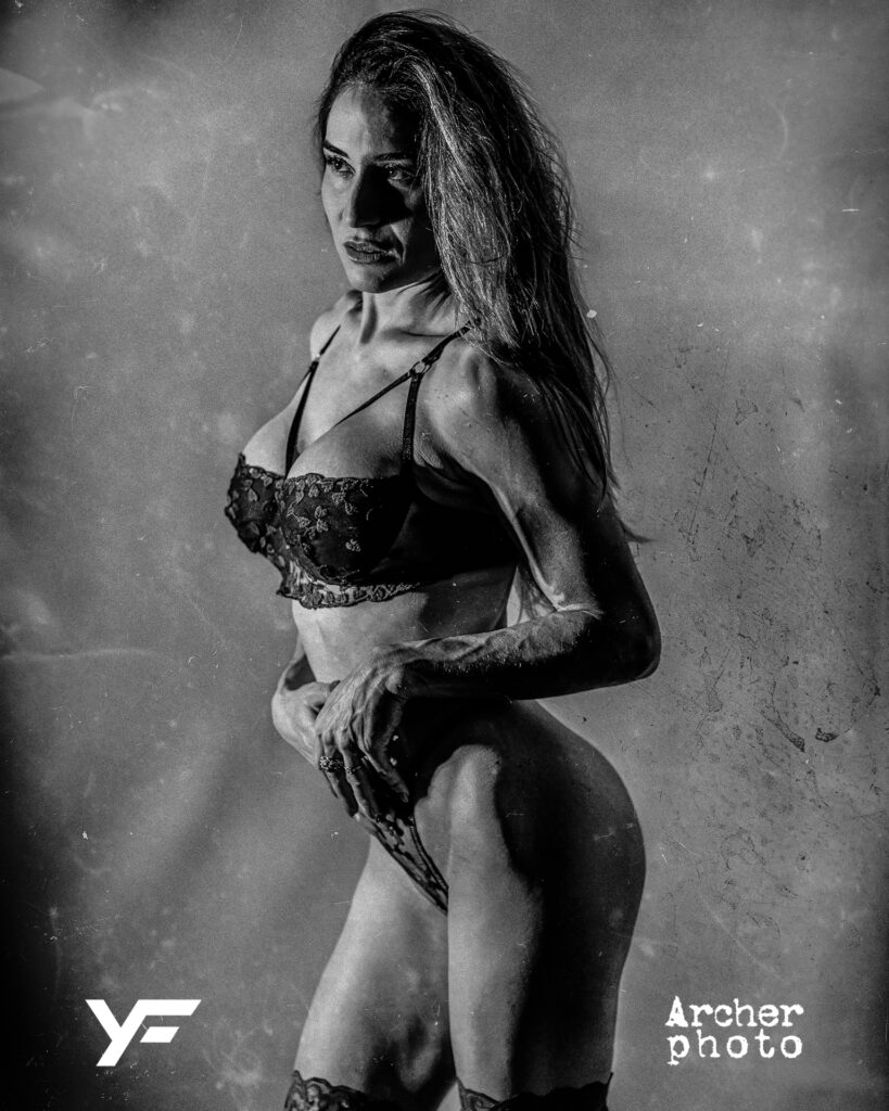 Yami, 2025 (12). Boudoir fitness en estudio.