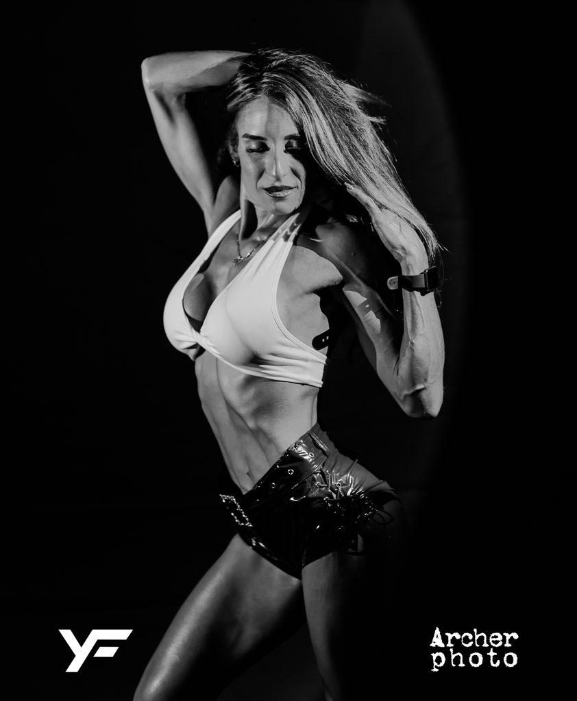 Yami, 2025 (13). Fotografías fitness en estudio en València.